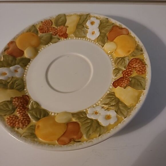 Set of Four Metlox Saucers - Picture 8 of 10